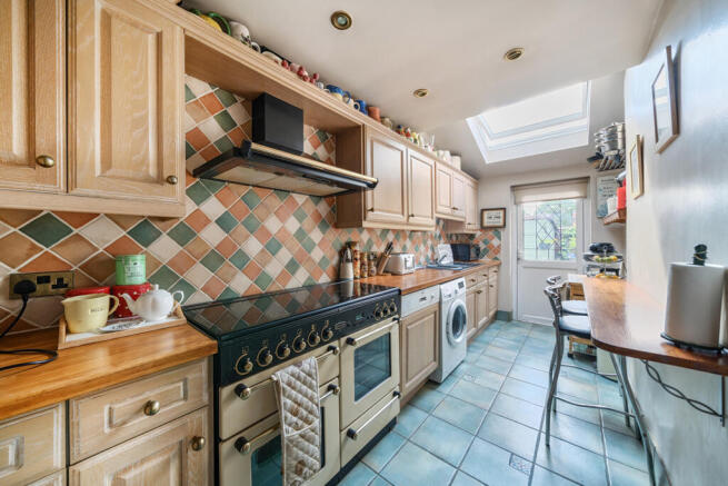 1302179-10-683ddc...