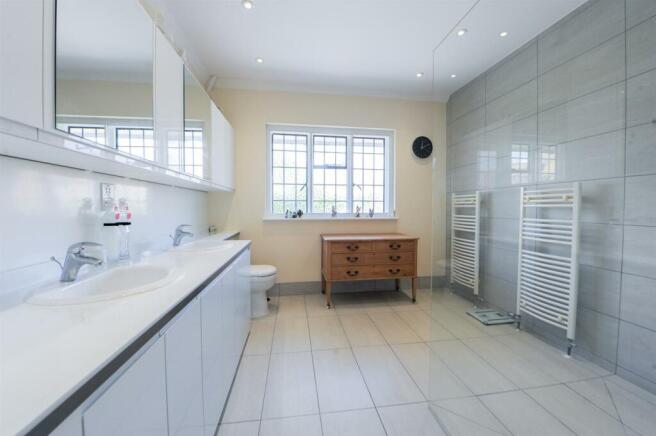 En-suite 1.jpg