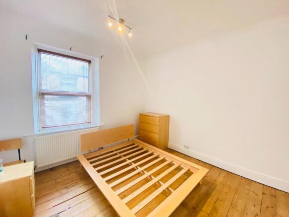 3 bed Terraced to rent Image 6