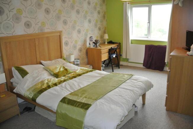 Bedroom 1 (1).JPG