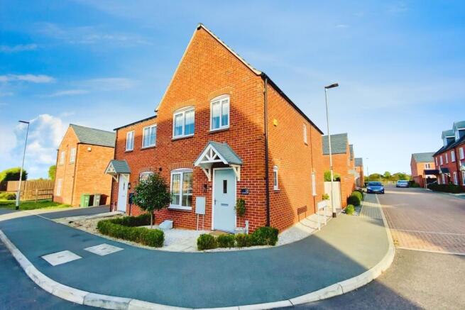 3-bed semi-detached on Linacre Crescent, Syston, LE7, £300,000
