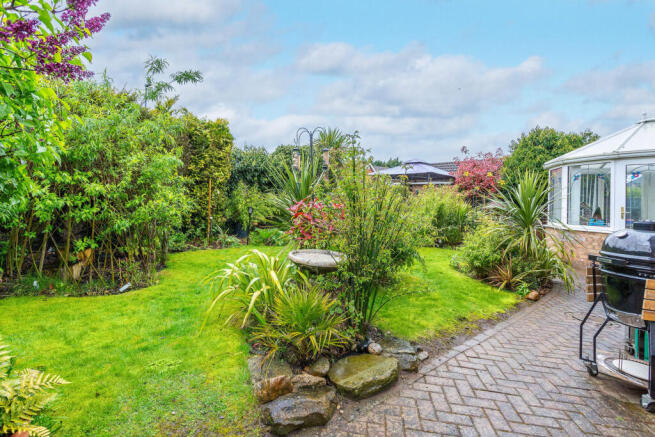 Garden g