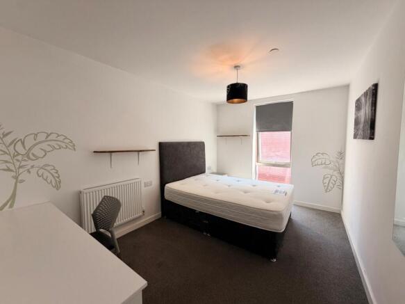 5 bed House to rent Image 8