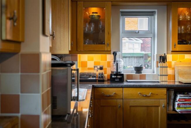 KITCHEN/DINING AREA