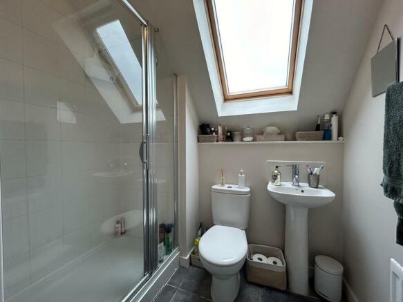 EN-SUITE SHOWER ROOM