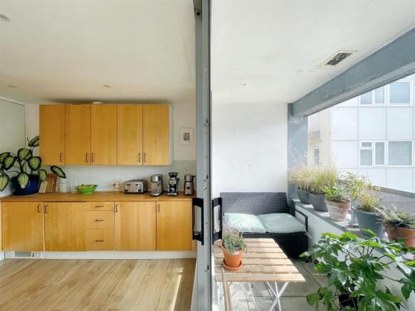 Kitchen_balcony.jpg
