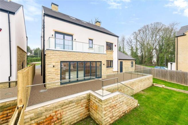 5 bed Detached for sale Image 9