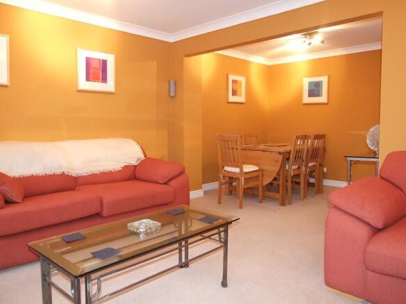 Lounge/Dining Area