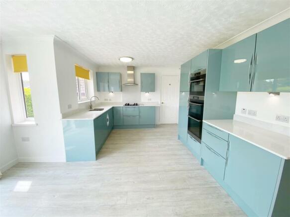 Kitchen4.jpg