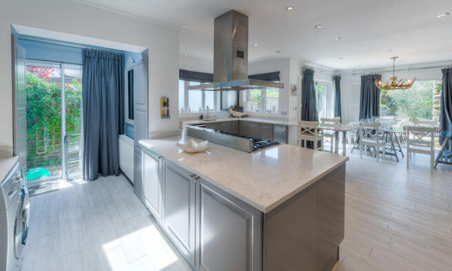 Kitchen/breakfast...