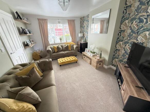 4 bed House for sale Image 4