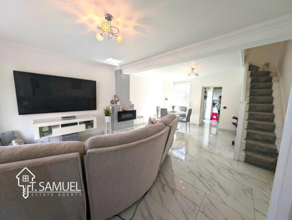 Living room 6