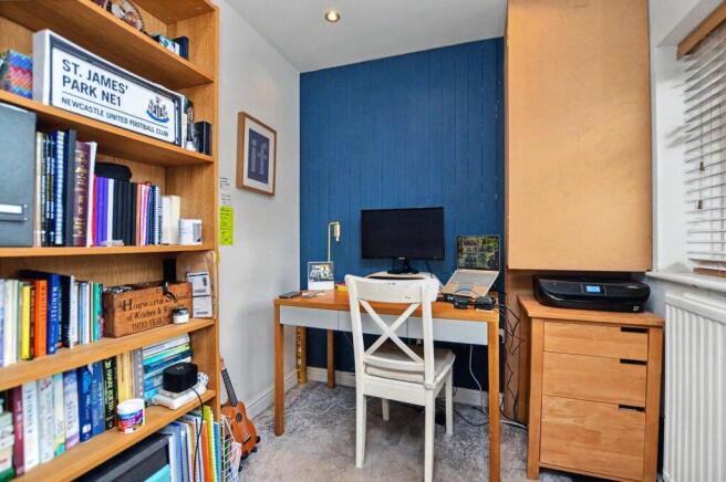 4 bed Semi-Detached for sale Image 10