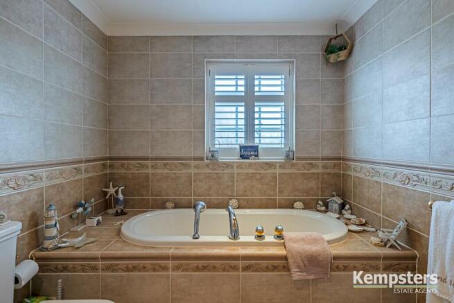 Bathroom 2nd.jpg