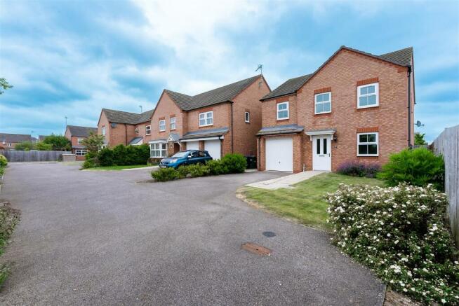 Priors Grove Close-21.jpg