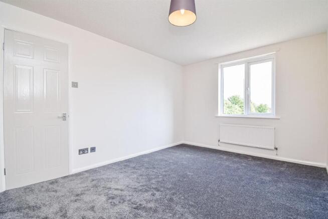3 bed Semi-Detached to rent Image 8