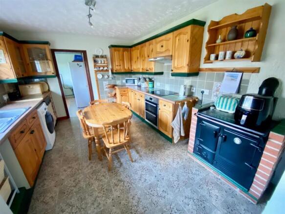 kitchen 2.jpg