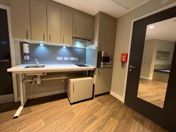 121 Kitchen area.jpg