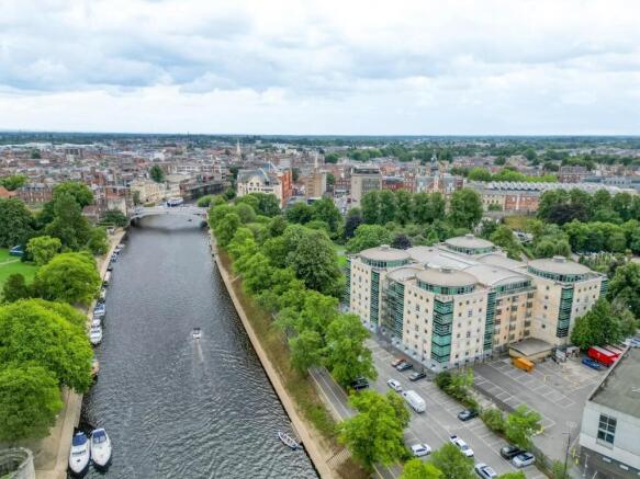 2 bed Apartment for sale Image 12