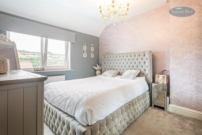 4 bed Semi-Detached for sale Image 8