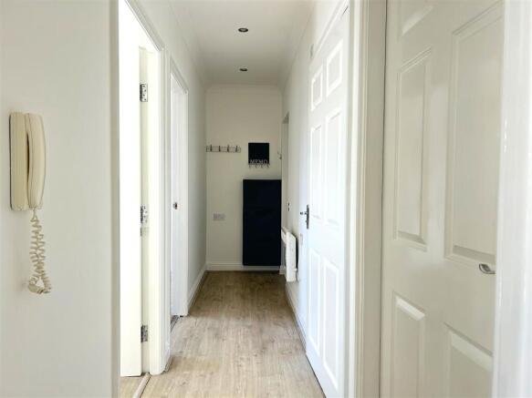 2 bed Apartment for sale Image 11