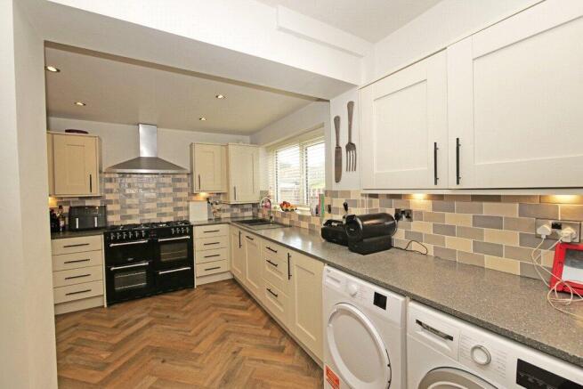 4 bed Semi-Detached for sale Image 5