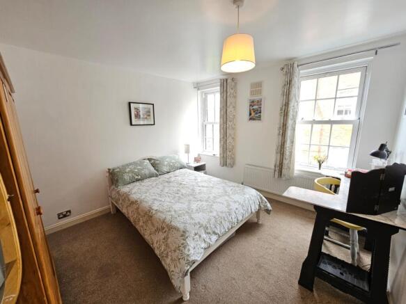 4 bed Terraced for sale Image 8