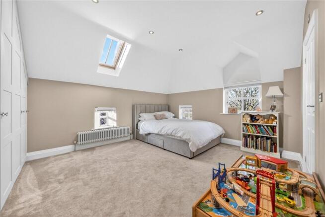 4 bed Link Detached House for sale Image 12