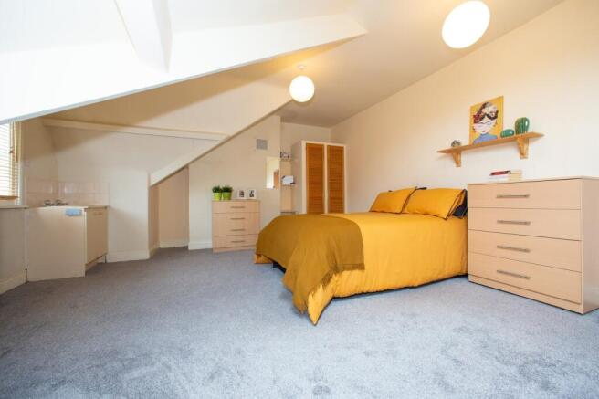 8 bed Terraced to rent Image 8