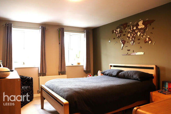 4 bed Detached for sale Image 10
