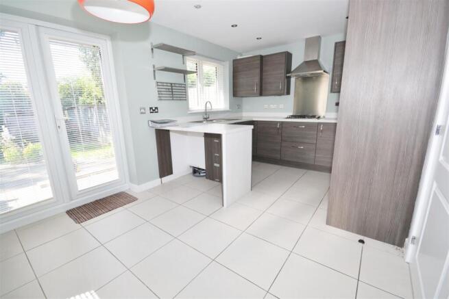 3 bed Semi-Detached for sale Image 4