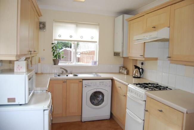 FITTED KITCHEN