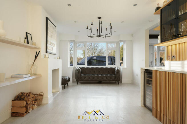 5 bed Detached for sale Image 10
