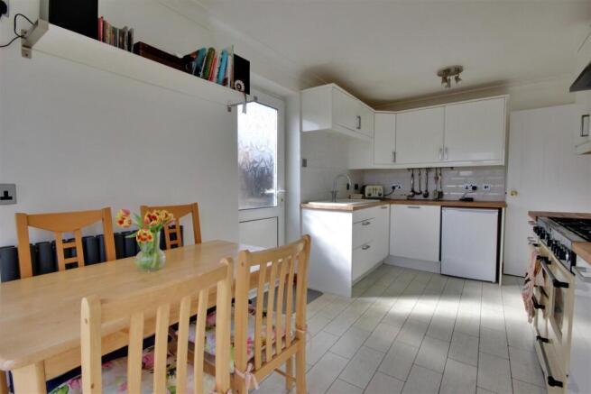 4 bed Detached for sale Image 9