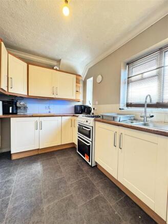 2 bed House for sale Image 4