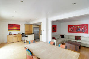 12, Avenue Close, London N14 4BJ