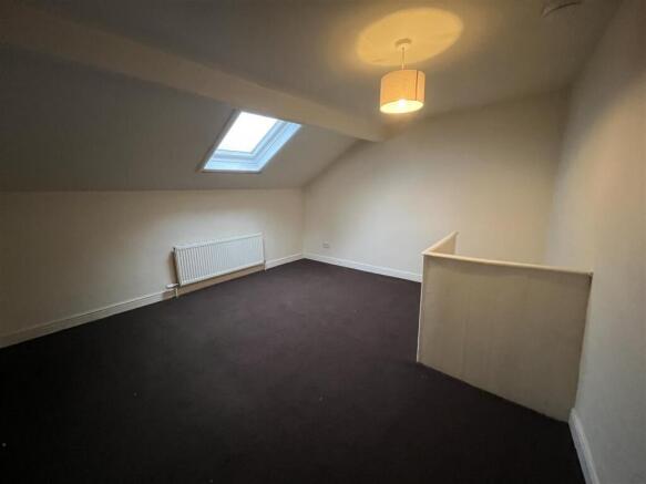 2 bed Terraced to rent Image 10