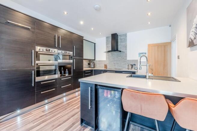 4 bed Semi-Detached for sale Image 5