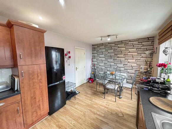 4 bed Town House for sale Image 6