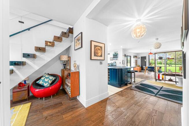 5 bed House for sale Image 7