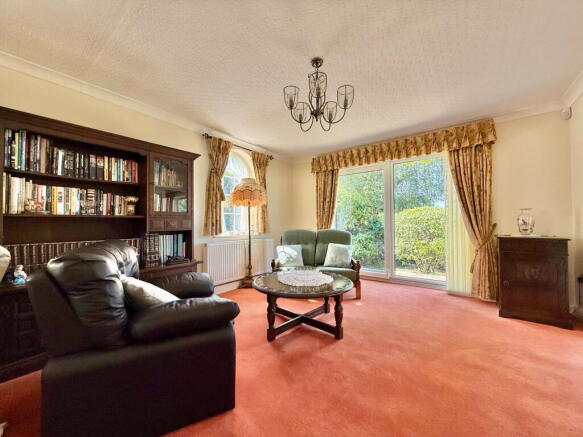 5 bed Detached for sale Image 6