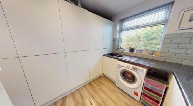 4 bed Semi-Detached for sale Image 10