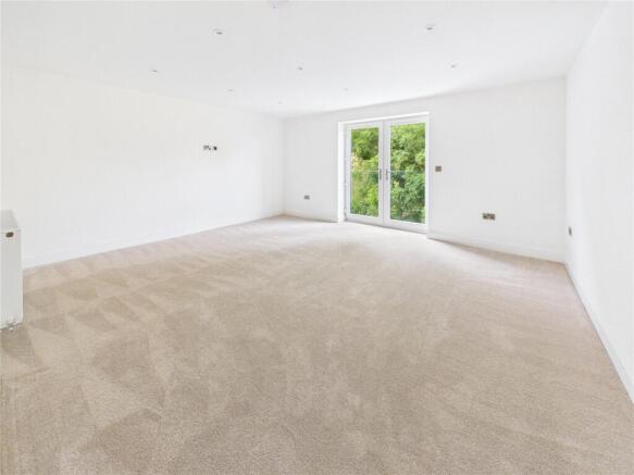 5 bed Detached for sale Image 9