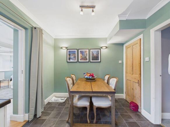 4 bed Semi-Detached for sale Image 4