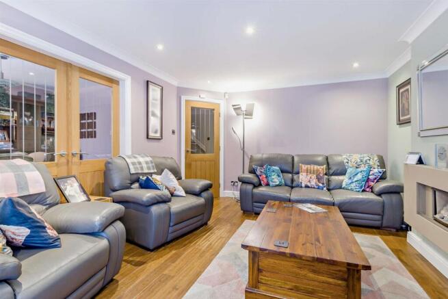 4 bed Detached for sale Image 7