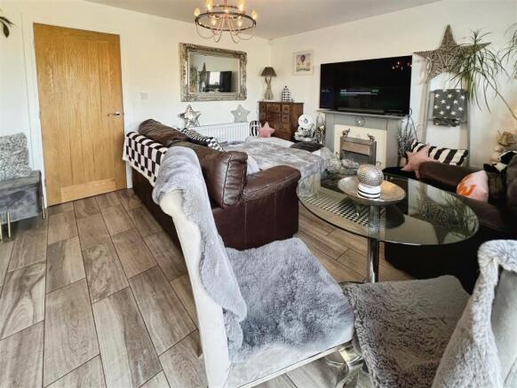 3 bed Semi-Detached for sale Image 5