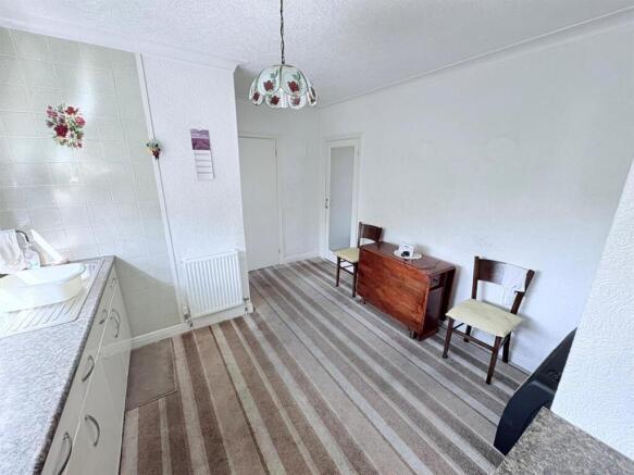 3 bed Semi-Detached for sale Image 6