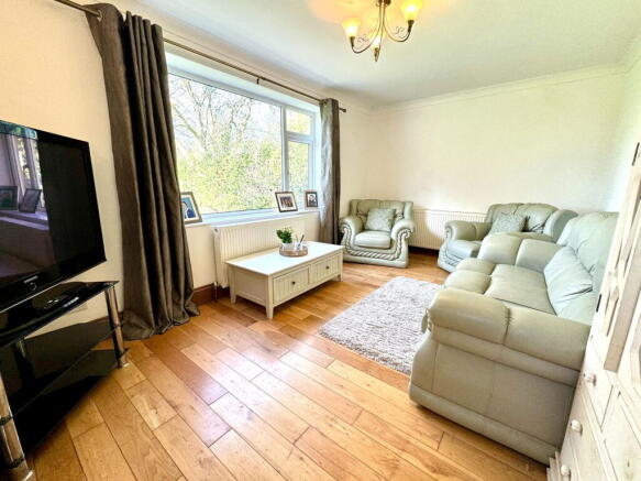 6 bed Detached for sale Image 7
