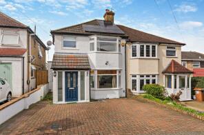 4, Vivian Close, Watford WD19 4PQ