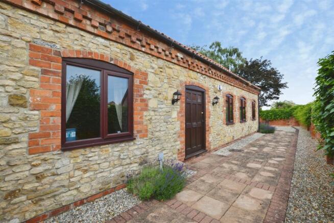 2 bed Semi-Detached Bungalow for sale Image 4